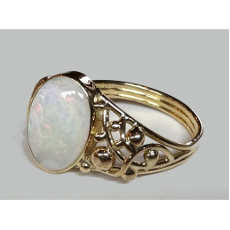 18 CT WHITE OPAL RING